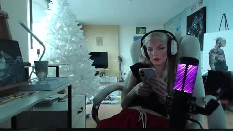 stage Kylie Sinner  brand CLITBAIT online show from January 16, 2025, 7:31 pm