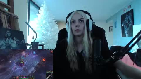 stage Kylie Sinner  brand CLITBAIT online show from January 17, 2025, 11:59 am