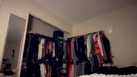 stage Kylie Sinner  brand CLITBAIT online show from January 21, 2025, 3:59 am