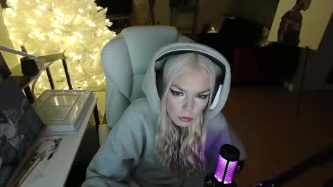 stage Kylie Sinner  brand CLITBAIT online show from January 21, 2025, 10:30 pm