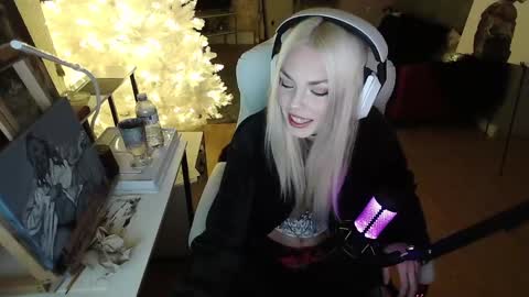 stage Kylie Sinner  brand CLITBAIT online show from January 23, 2025, 2:23 am