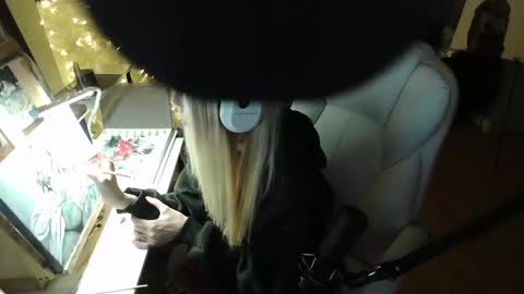 stage Kylie Sinner  brand CLITBAIT online show from January 23, 2025, 5:24 am