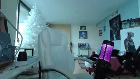 stage Kylie Sinner  brand CLITBAIT online show from January 23, 2025, 8:24 pm