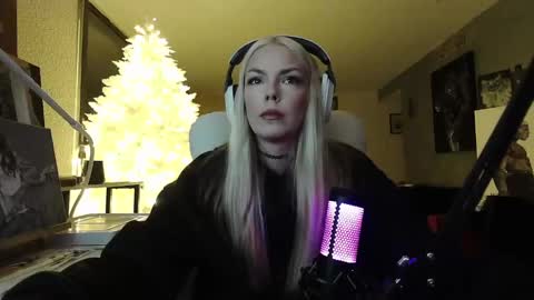 stage Kylie Sinner  brand CLITBAIT online show from January 23, 2025, 11:26 pm