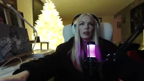 stage Kylie Sinner  brand CLITBAIT online show from January 24, 2025, 2:28 am
