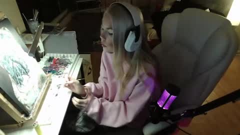 stage Kylie Sinner  brand CLITBAIT online show from January 29, 2025, 2:09 am