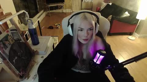 stage Kylie Sinner  brand CLITBAIT online show from February 2, 2025, 1:45 am