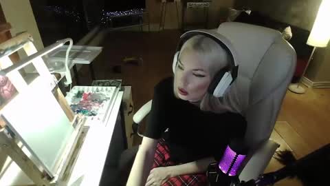 stage Kylie Sinner  brand CLITBAIT online show from February 2, 2025, 10:49 pm
