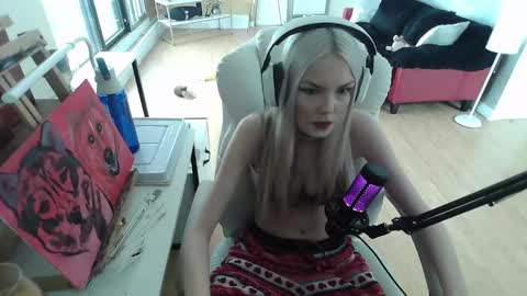 stage Kylie Sinner  brand CLITBAIT online show from February 3, 2025, 7:21 pm