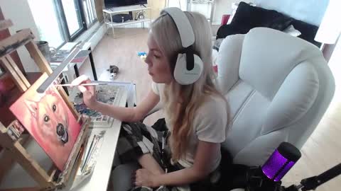 stage Kylie Sinner  brand CLITBAIT online show from February 5, 2025, 12:49 pm