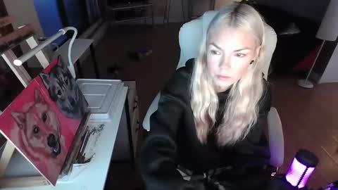 stage Kylie Sinner  brand CLITBAIT online show from February 6, 2025, 10:59 am