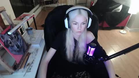 stage Kylie Sinner  brand CLITBAIT online show from February 8, 2025, 12:17 am