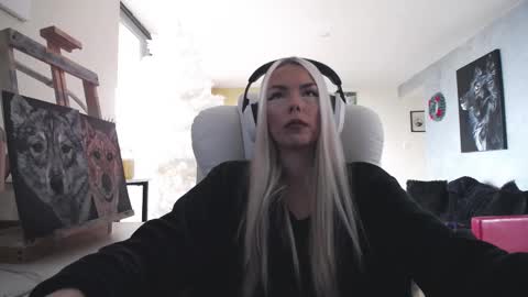 stage Kylie Sinner  brand CLITBAIT online show from November 15, 2025, 1:18 pm