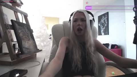 stage Kylie Sinner  brand CLITBAIT online show from February 16, 2026, 4:36 pm