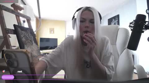 stage Kylie Sinner  brand CLITBAIT online show from March 7, 2026, 1:08 pm