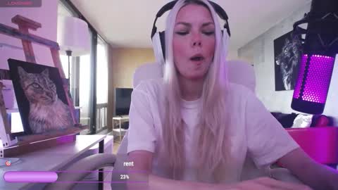 stage Kylie Sinner  brand CLITBAIT online show from March 16, 2026, 8:35 pm