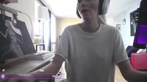 stage Kylie Sinner  brand CLITBAIT online show from April 15, 2026, 6:04 pm