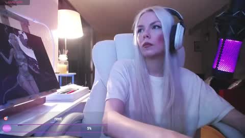 Snapshot of tinykylie chatting on April 16, 2026, 8:04 am stage Kylie Sinner brand CLITBAIT online show from April 16, 2026, 8:04 am