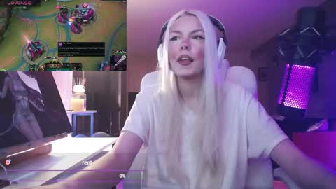 Snapshot of tinykylie chatting on April 25, 2026, 12:57 am stage Kylie Sinner brand CLITBAIT online show from April 25, 2026, 12:57 am