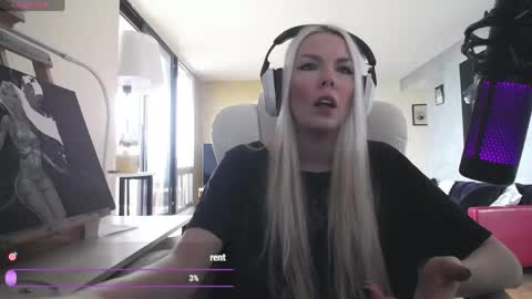Snapshot of tinykylie chatting on April 30, 2026, 3:40 pm stage Kylie Sinner brand CLITBAIT online show from April 30, 2026, 3:40 pm