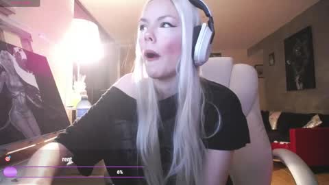 Snapshot of tinykylie chatting on May 1, 2026, 8:30 am stage Kylie Sinner brand CLITBAIT online show from May 1, 2026, 8:30 am