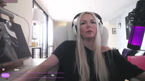 Snapshot of tinykylie chatting on May 1, 2026, 8:35 pm stage Kylie Sinner brand CLITBAIT online show from May 1, 2026, 8:35 pm