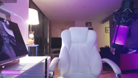Snapshot of tinykylie chatting on May 3, 2026, 8:20 am stage Kylie Sinner brand CLITBAIT online show from May 3, 2026, 8:20 am