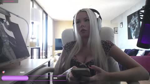 Snapshot of tinykylie chatting on May 5, 2026, 7:00 pm stage Kylie Sinner brand CLITBAIT online show from May 5, 2026, 7:00 pm