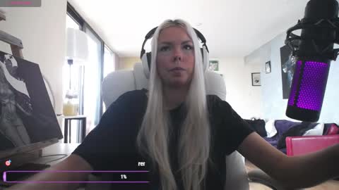 Snapshot of tinykylie chatting on May 10, 2026, 6:35 pm stage Kylie Sinner brand CLITBAIT online show from May 10, 2026, 6:35 pm