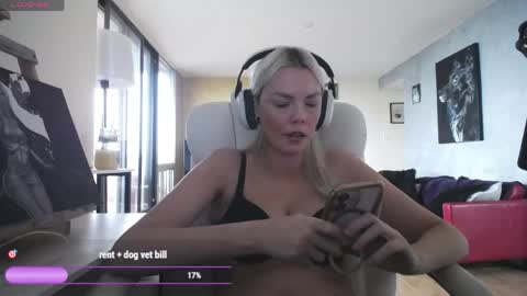 Snapshot of tinykylie chatting on May 17, 2026, 10:55 am stage Kylie Sinner brand CLITBAIT online show from May 17, 2026, 10:55 am