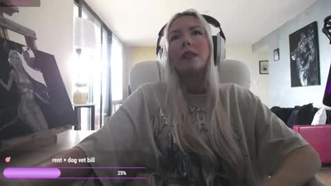 Snapshot of tinykylie chatting on May 18, 2026, 9:31 pm stage Kylie Sinner brand CLITBAIT online show from May 18, 2026, 9:31 pm