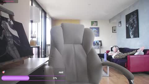 Snapshot of tinykylie chatting on May 19, 2026, 2:01 pm stage Kylie Sinner brand CLITBAIT online show from May 19, 2026, 2:01 pm