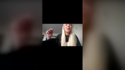 Snapshot of tinykylie chatting on May 21, 2026, 10:33 am stage Kylie Sinner brand CLITBAIT online show from May 21, 2026, 10:33 am