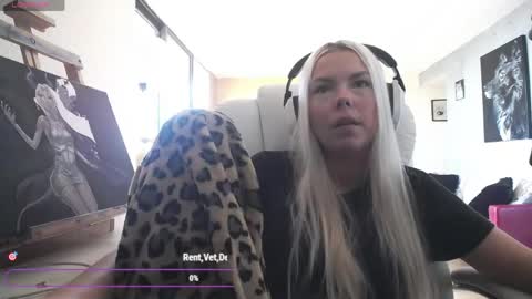 Snapshot of tinykylie chatting on May 23, 2026, 7:51 pm stage Kylie Sinner brand CLITBAIT online show from May 23, 2026, 7:51 pm