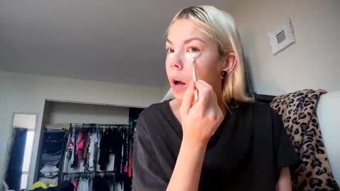 Snapshot of tinykylie chatting on May 24, 2026, 2:11 pm stage Kylie Sinner brand CLITBAIT online show from May 24, 2026, 2:11 pm