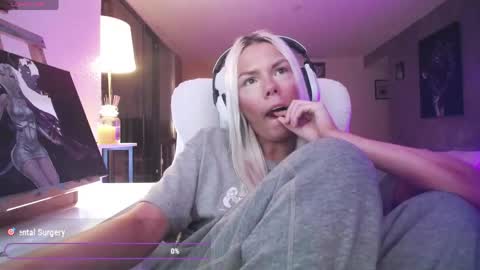 Snapshot of tinykylie chatting on May 29, 2026, 2:31 am stage Kylie Sinner brand CLITBAIT online show from May 29, 2026, 2:31 am
