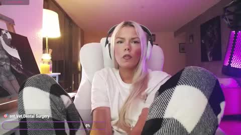 Snapshot of tinykylie chatting on May 30, 2026, 6:43 am stage Kylie Sinner brand CLITBAIT online show from May 30, 2026, 6:43 am