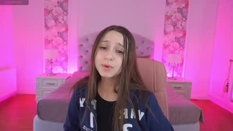 Snapshot of tinynataliee chatting on February 9, 2026, 1:59 pm tinynataliee online show from February 9, 2026, 1:59 pm