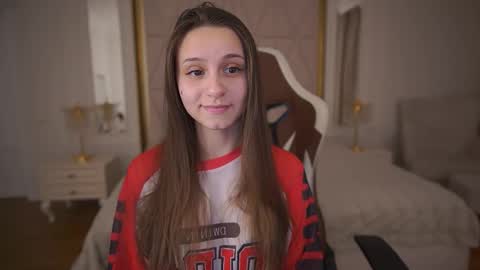 Snapshot of tinynataliee chatting on February 18, 2026, 10:06 pm tinynataliee online show from February 18, 2026, 10:06 pm