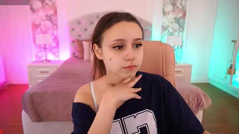 Snapshot of tinynataliee chatting on March 17, 2026, 3:15 pm tinynataliee online show from March 17, 2026, 3:15 pm