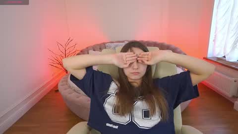 Snapshot of tinynataliee chatting on April 11, 2026, 7:35 am tinynataliee online show from April 11, 2026, 7:35 am