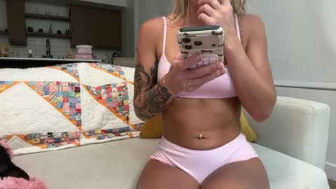 Snapshot of tinytayy chatting on July 29, 2026, 3:59 am tinytayy online show from July 29, 2026, 3:59 am