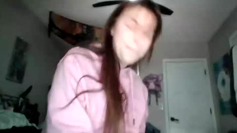 Snapshot of tinytittiexx chatting on April 23, 2026, 6:32 pm tinytittiexx online show from April 23, 2026, 6:32 pm
