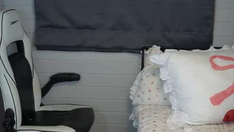 Lili online show from October 1, 2025, 7:09 pm