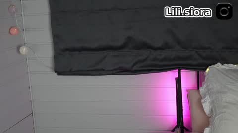 Lili online show from April 17, 2026, 2:31 pm