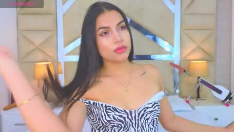 Tiphani Walker online show from September 25, 2025, 12:03 am