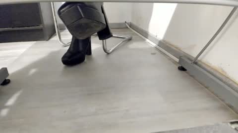 Anna online show from November 9, 2025, 3:27 am