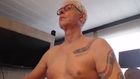 Snapshot of tirexxx_x chatting on February 20, 2025, 7:23 am tirexxx_x online show from February 20, 2025, 7:23 am