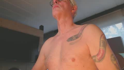 Snapshot of tirexxx_x chatting on October 1, 2025, 6:08 am tirexxx_x online show from October 1, 2025, 6:08 am