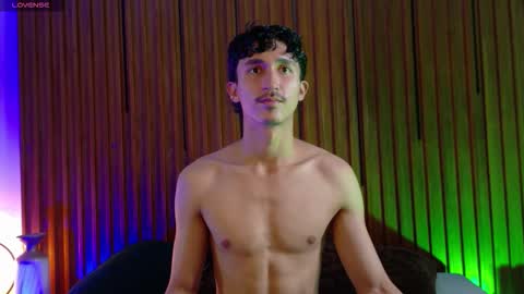 Tobias  online show from November 6, 2025, 1:34 pm